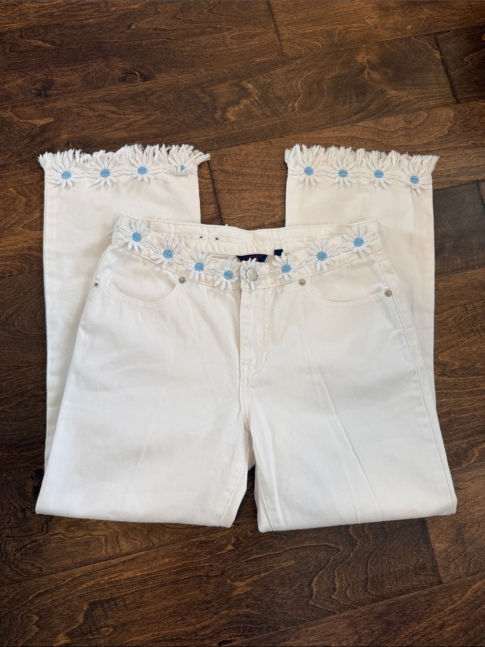 Tommy jeans EUC Daisy Embellished Cropped Jeans - Picture 2 of 6